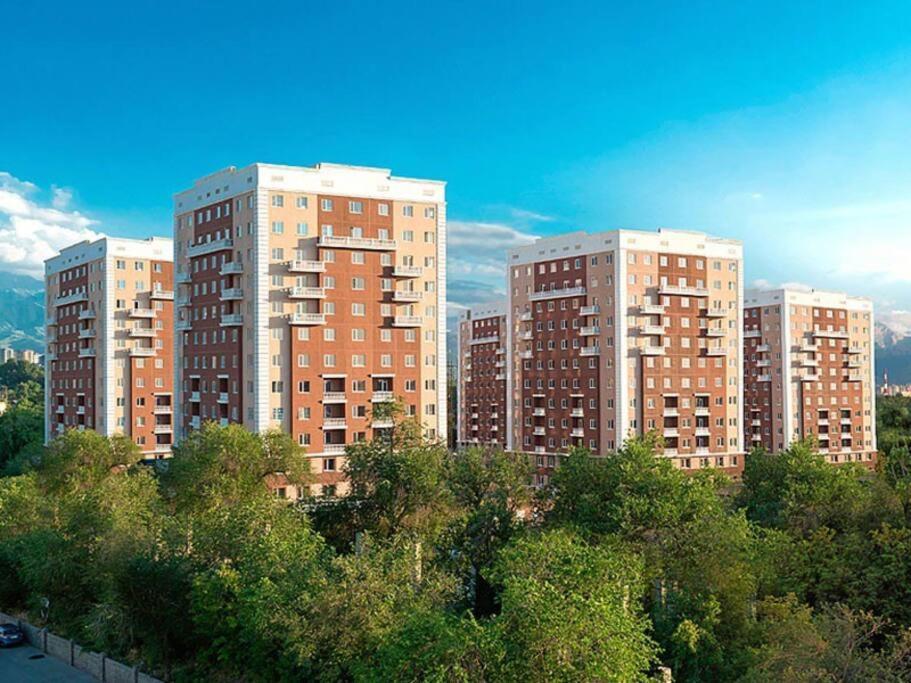 Уютная Квартира В Центре Возле Адк Almaty Luaran gambar